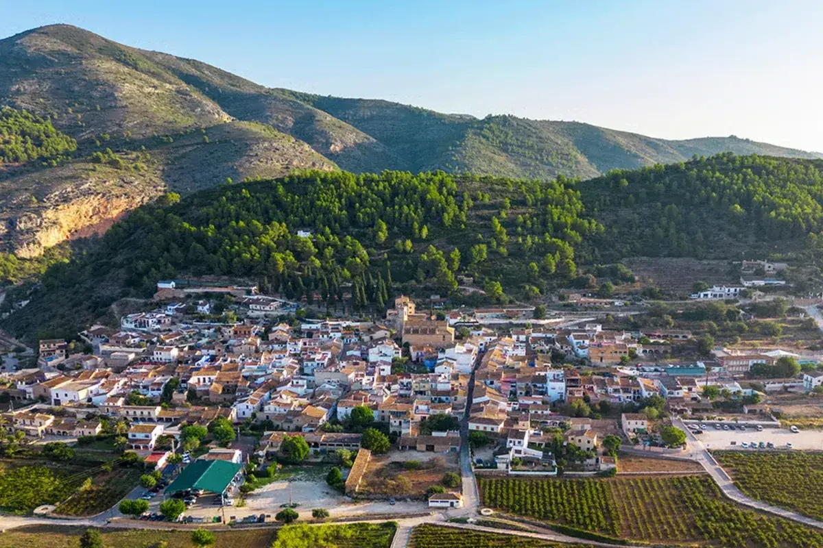 Castell de Castells from above, mountains on every side